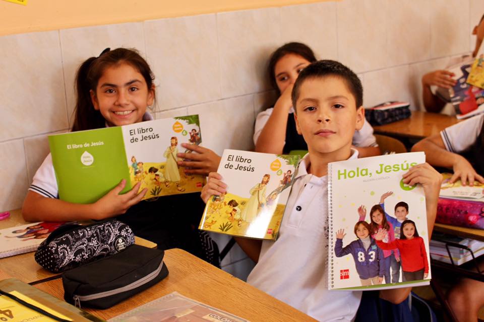 ENTREGA DE TEXTOS DE RELIGIÓN DONADOS POR LA FUNDACIÓN ARTURO IRARRÁZABAL – 14 DE MARZO DE 2019