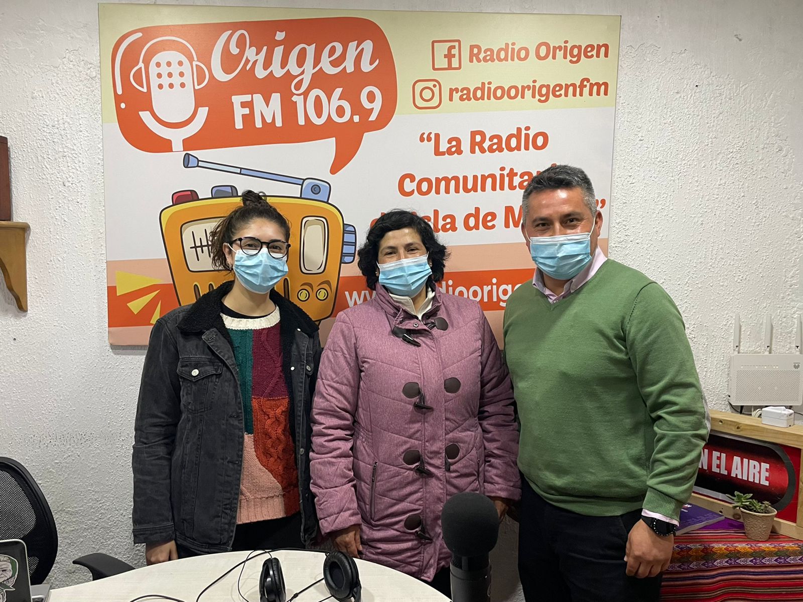 VISITA A RADIOS LOCALES DIFUNDIENDO LA SEMANA DE MARÍA REINA
