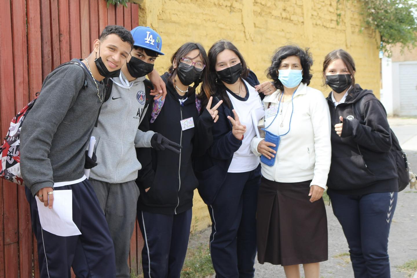 VISITA A FAMILIAS ISLEÑAS DE DISTINTOS SECTORES