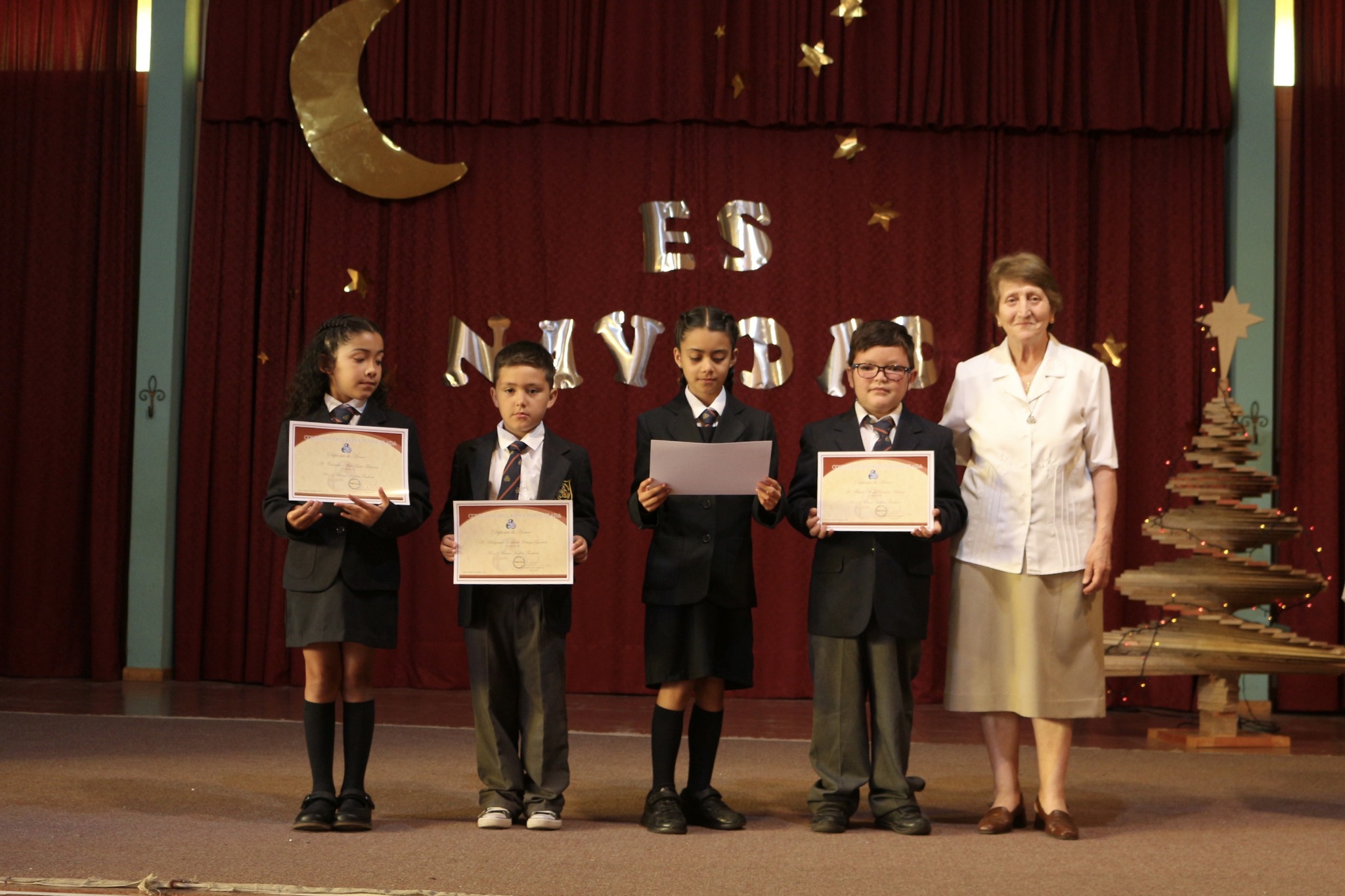 ACTO DE FIN DE AÑO Y PREMIACIONES