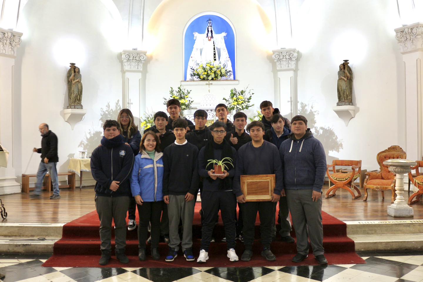 EUCARISTÍA 4to MEDIO MUEBLES Y TERMINACIONES EN MADERA