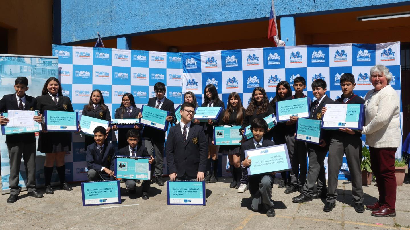 ENTREGA DE NOTEBOOK A ESTUDIANTES DE 7mo BÁSICO